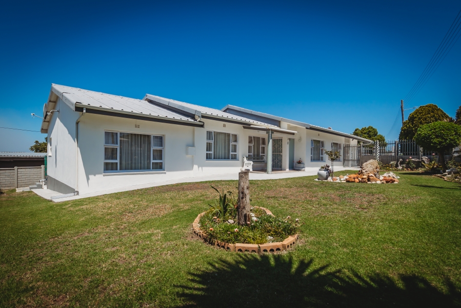 5 Bedroom Property for Sale in Denneoord Western Cape